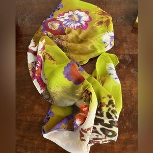 NWOT Beautiful scarf